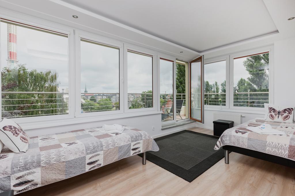 Riverside Apartment With Balcony By Noclegi Renters 슈비노우이스쳬 외부 사진