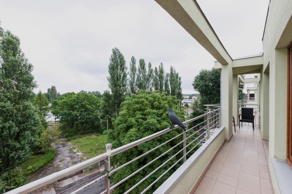 Riverside Apartment With Balcony By Noclegi Renters 슈비노우이스쳬 외부 사진