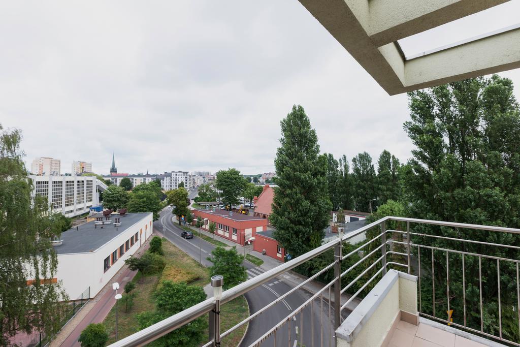 Riverside Apartment With Balcony By Noclegi Renters 슈비노우이스쳬 외부 사진