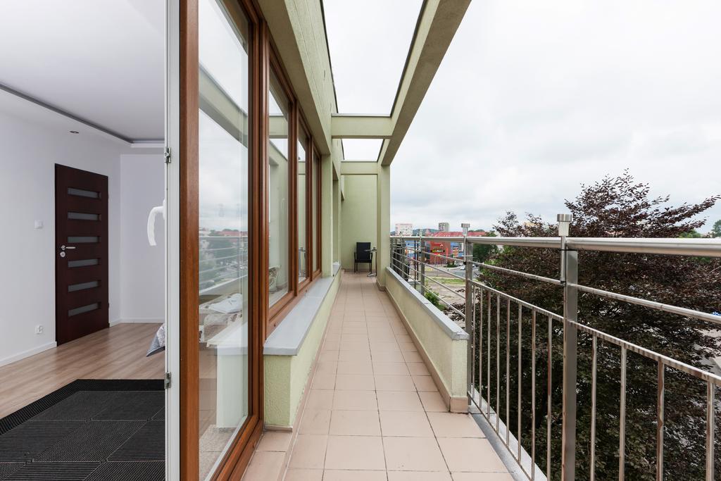 Riverside Apartment With Balcony By Noclegi Renters 슈비노우이스쳬 외부 사진
